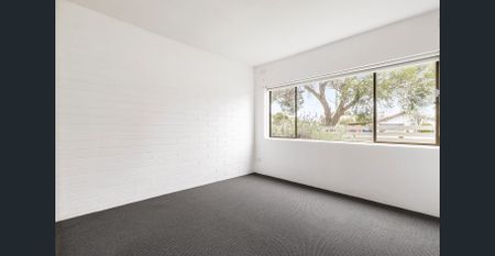 Spacious apartment in a prime location - Photo 2