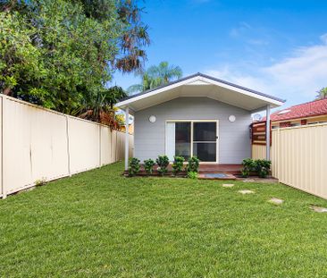 Large One Bedroom Home - WIFI & Lawn Mowing Included - Photo 3