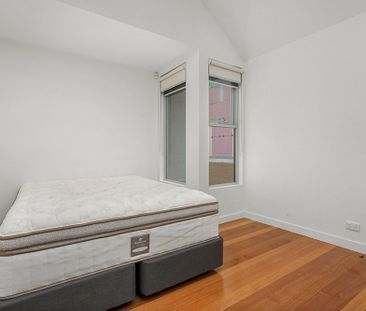 SPACIOUS LOFT IN HEART OF CARLTON! - Photo 5