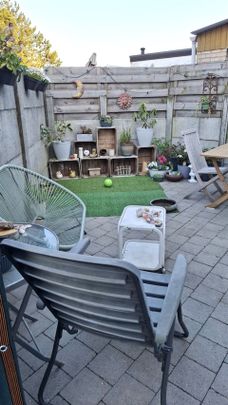Leuke halfopen bebouwing op goede locatie - Photo 1