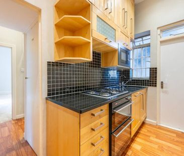 2 bedroom flat to rent - Photo 2