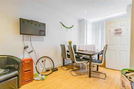 6 bedroom house to rent - Photo 2