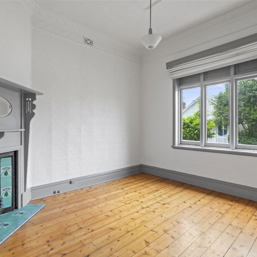 Charming Two-Bedroom Home In Great Location! - Photo 1