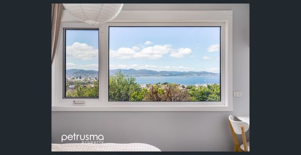 Private Townhouse with Views - Photo 1