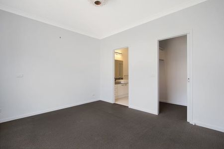 Stunning Double Story Townhouse - Photo 2