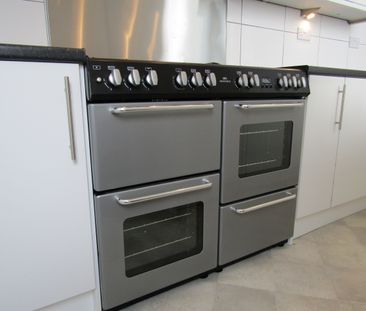 Quiet, modern and clean house share, close to town centre - Photo 6
