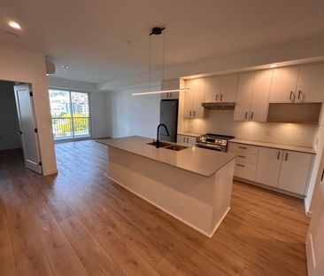 Downtown, 1 Bed + Den - Photo 1