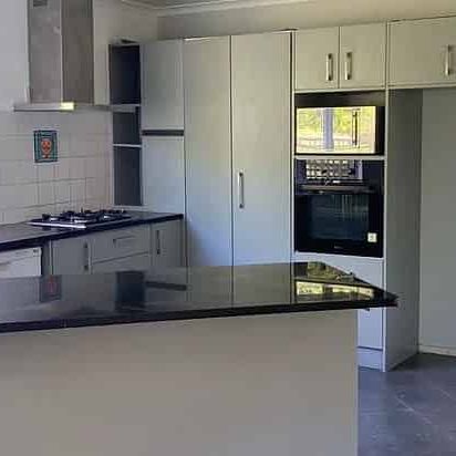 4 Bedroom House With Ample Parking Space - Photo 1