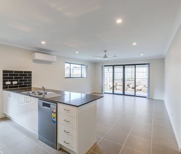 Brand-New Family Home in Park Lane Reserve! - Photo 6