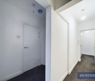 2 bedroom Flat To Let - Photo 2