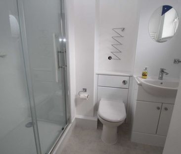 2 bed Flat for rent - Photo 6