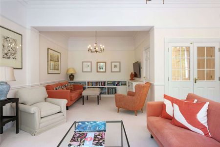 An exceptional two bedroom apartment with views over Imperial Gardens - Photo 5