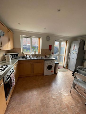 Price £650 pcm - Available 06/01/2026 - Furnished - Photo 3