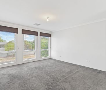 Modern townhouse near it all! - Photo 2