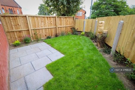 1 bedroom semi-detached house to rent - Photo 5