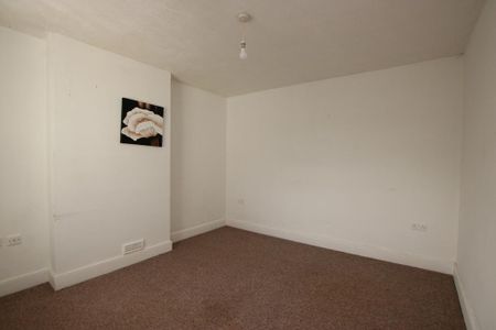 1 bedroom ground floor flat to rent - Photo 2