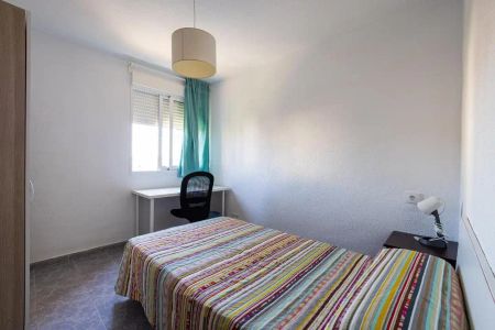 Piso de alquiler en Carrer de Cofrentes, Barrio de Benimaclet - Photo 2