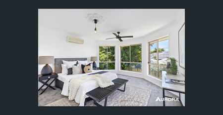 SPRAWLING FAMILY HOME! - Photo 3