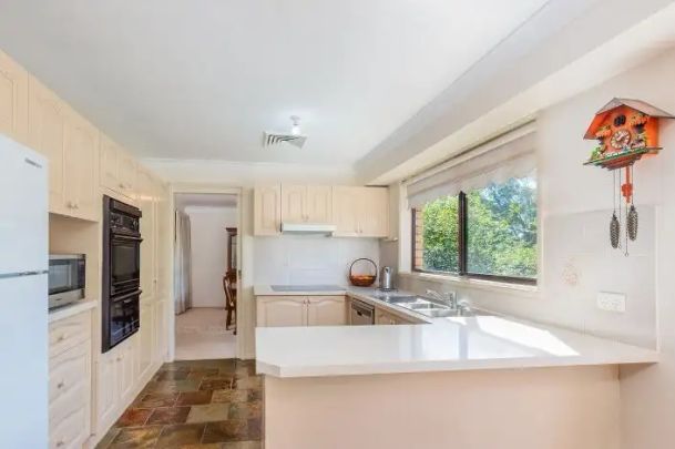 “Oversized Family Living” - Photo 1