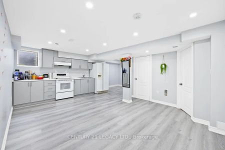 21 Mara Crescent #Basement - Photo 3