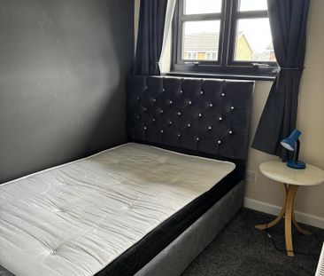 2 bedroom end of terrace house to rent - Photo 4