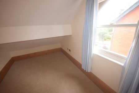 4 bedroom semi-detached house to rent - Photo 3