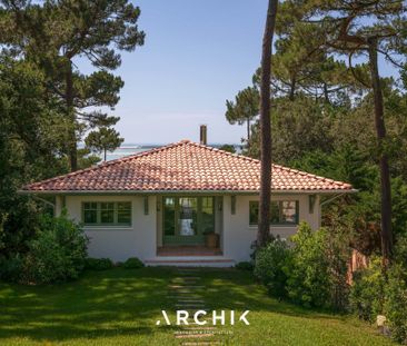 Architecture balnéaire inspirée du style néo-colonial, cette maison... - Photo 2