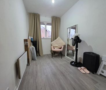 2 bedroom maisonette to rent - Photo 2