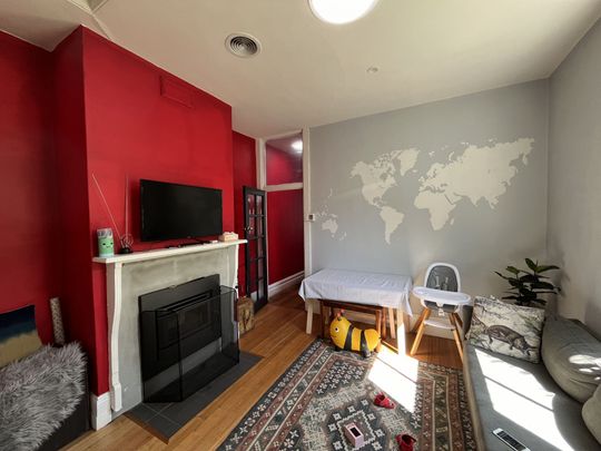 It's Easy, Living Here! - Photo 1