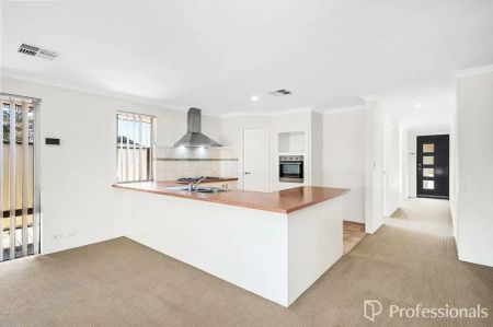 “Great Location! 6 Month Lease + 3 Months Periodical” - Photo 5