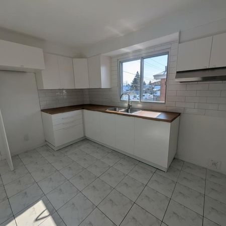 4½ Rénové Ste-Thérèse | 2e étage | Stationnement x2 | Disponible - Photo 3