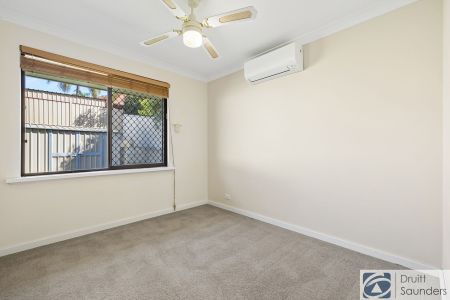 Modern family sized home! FIRST HOME OPEN SATURDAY 21 MARCH AT 10.00AM SHARP! - Photo 5