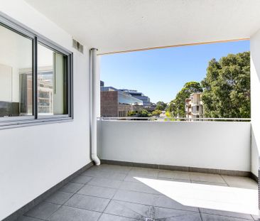 Modern Two Bedroom Apartment in Great Location - Photo 5