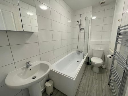 Acorn Grove, Cardiff, Pontprennau - Photo 5