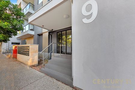 Executive Modern Apartment | Secured Building | Great Location - Photo 4
