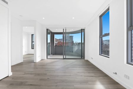 Luxury apartment in boutique block on city fringe - Photo 5