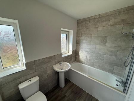 3 bedroom semi-detached house to rent - Photo 2