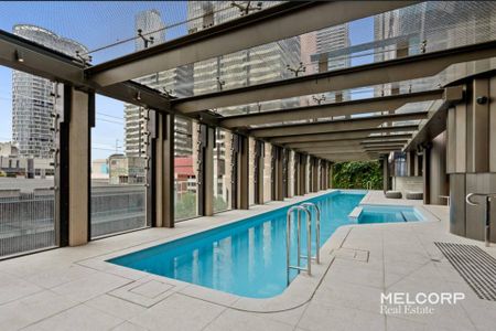 STYLISH APARTMENT IN THE CBD - FURNISHED - Photo 2