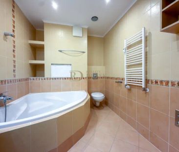 Pronájem bytu 2+kk s balkonem, garáží a prostorným sklepem 22,6 m - Photo 6
