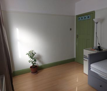 Room in a Shared Flat, Beehive Lane, IG4 - Photo 1