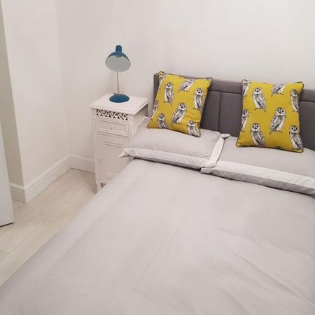 1 bedroom in a flat share to rent - Photo 3