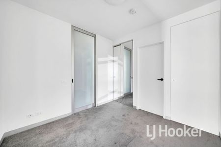 Modern & Spacious Living in the Heart of Southbank - Photo 3