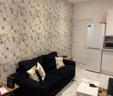 4 bedroom terraced house to rent - Photo 2