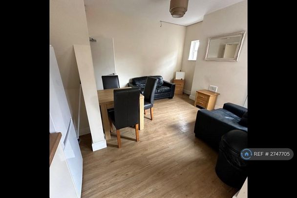 3 bedroom semi-detached house to rent - Photo 1