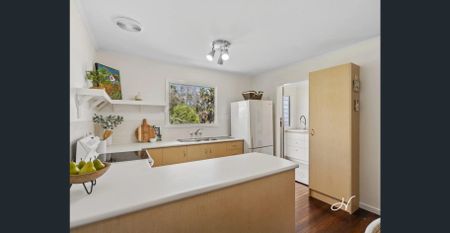 ELEVATED & MOVE-IN READY CHARM WITH MODERN TOUCHES - Photo 2