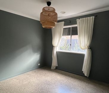 MODERN FOUR BEDROOM FAMILY HOME - Photo 3