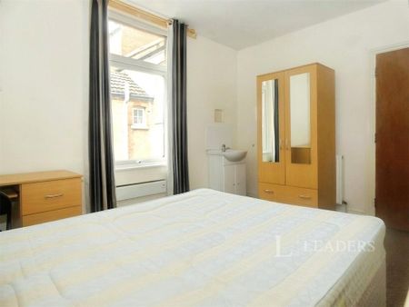 6 bedroom terraced house to rent - Photo 2