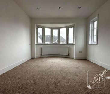 Grange Road, DA11 - Photo 2