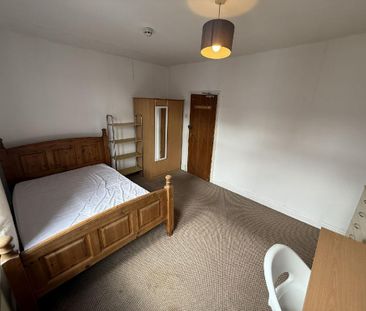 4 bedroom flat to rent - Photo 5
