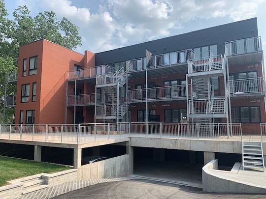 BRAND NEW CONSTRUCTION, MODERNE & SPACIOUS, ST HENRI/ATWATER MARKET - Photo 1